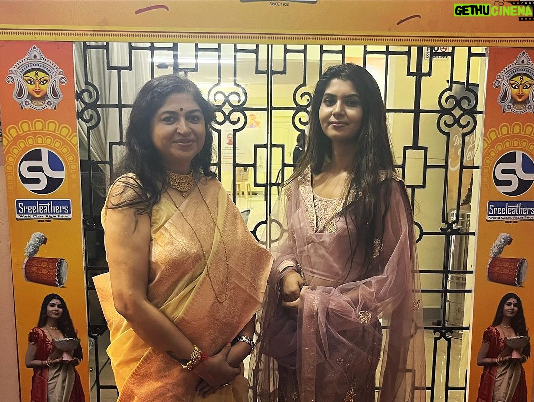 Upasana Rai Instagram - Navami evening . #navami #navaminight #durgapuja #duggadugga #upasana #upasanarc #ootd #festive #festivewear #indianwear #Instagram #indian #lehenga