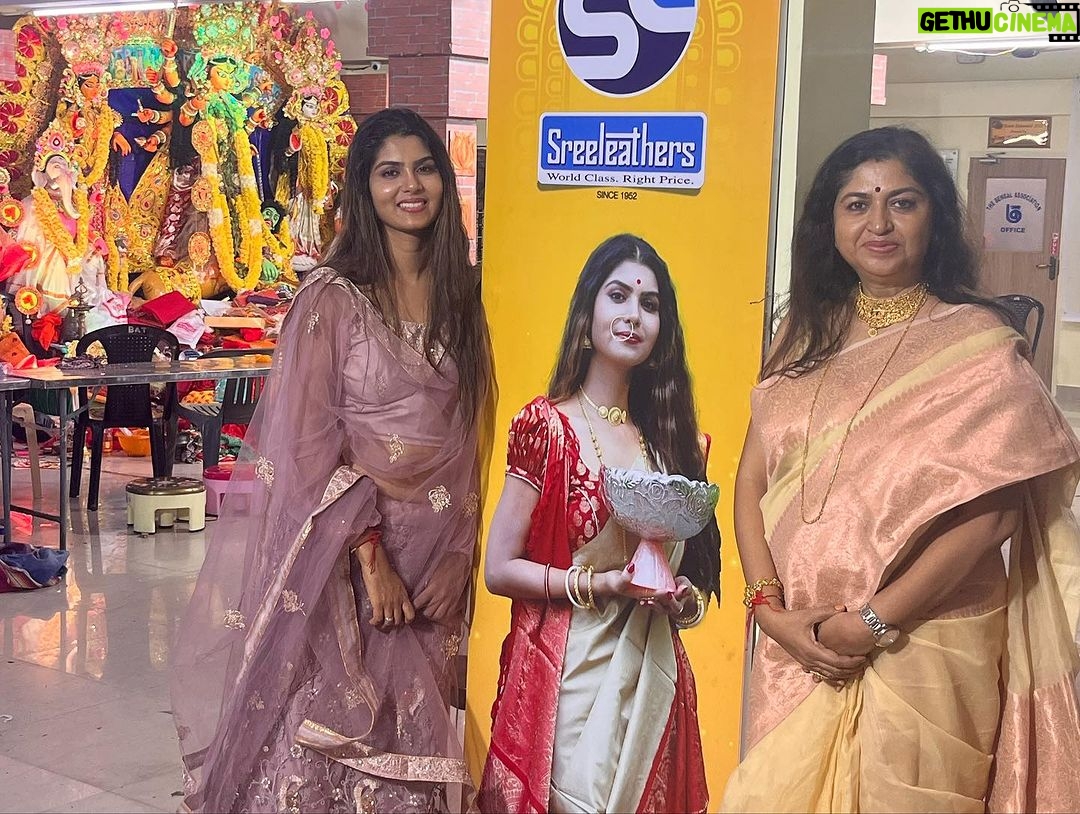 Upasana Rai Instagram - Navami evening . #navami #navaminight #durgapuja #duggadugga #upasana #upasanarc #ootd #festive #festivewear #indianwear #Instagram #indian #lehenga
