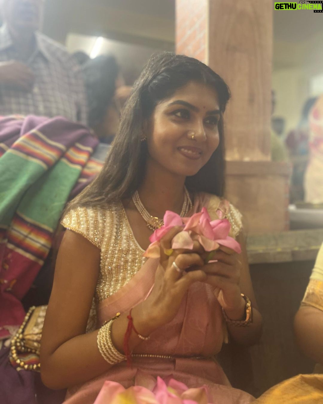 Upasana Rai Instagram - As the main ASTHAMI day dawns.. the morning of fast , prayers, anjoli off 100s of people came into picture as it well on a Sunday. . #upasanarc #upasana #durgapuja #durgapujo #duggadugga #festival #festivewear #ootd #indianwear #indianfashion #saree #sareelove