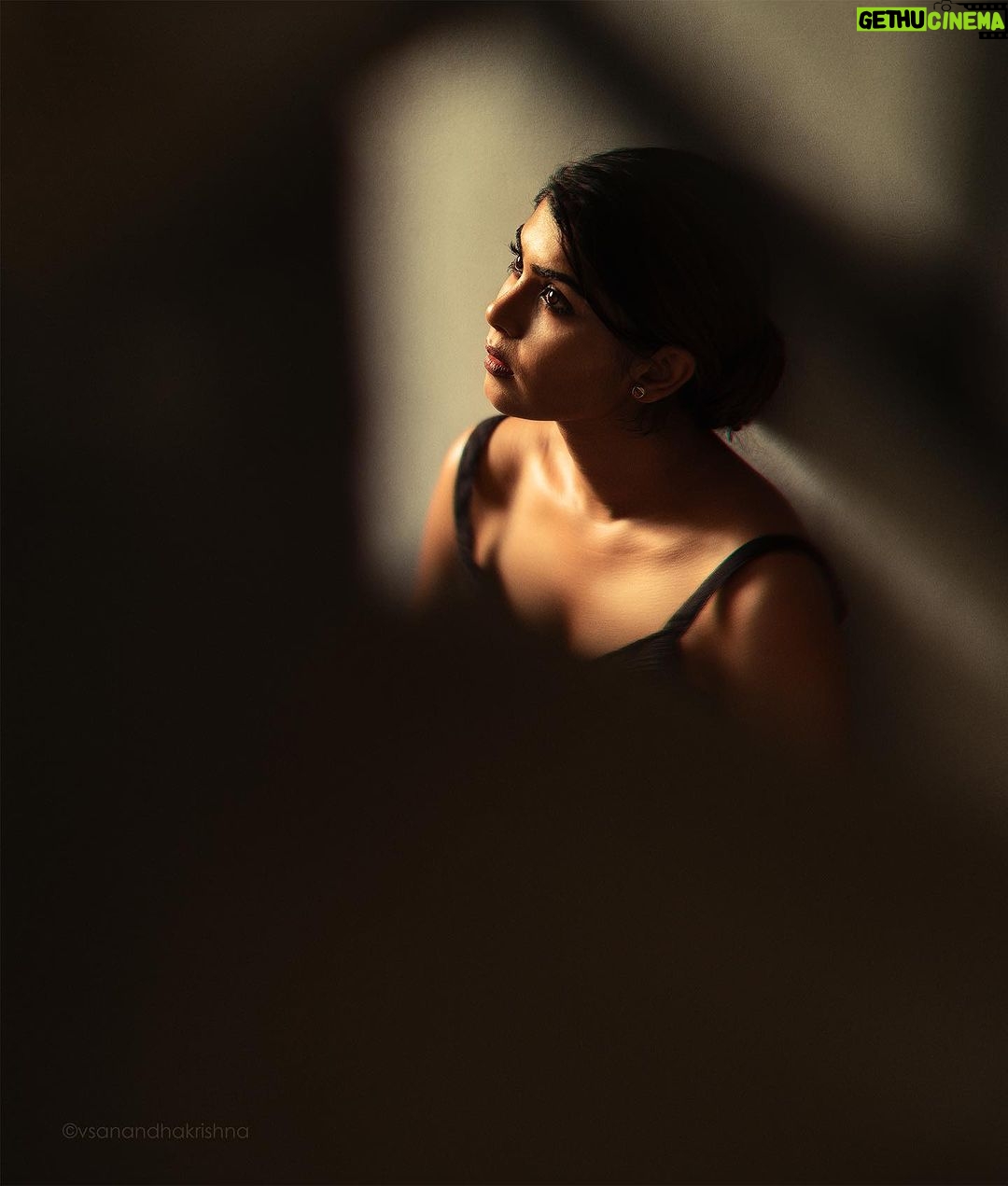 Upasana Rai Instagram - The waiting game is a marathon, not a sprint. Pc @v.s.anandhakrishna . #upasanarc #upasana #wait #ootd #picturebooks #picoftheday