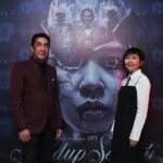 Upi Avianto Instagram - Film Sehidup Semati tayang di bioskop hari ini teman-teman! 🙏 Film yang ceritanya lahir 13 tahun yang lalu, karena perasaan terusik saya mengapa seringkali dogma-dogma/ayat-ayat dari kepercayaan manapun disalahtafsirkan atau disalahgunakan yang membuat posisi perempuan/istri menjadi sangat lemah dan rentan. Dan mengapa seringkali para pemuka bicara seakan menggambarkan kehadiran perempuan sebagai mahluk antagonis. Lewat cerita yang dibalut dengan genre thriller horror ini, saya berharap bisa membuka pikiran kita dan semoga tidak ada lagi perempuan-perempuan yang bernasib seperti Renata di luar sana ❤️. TW: Domestic Abuse. #SehidupSemati