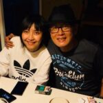 Upi Avianto Instagram - Kokoh sayang.... 🥺. Semalam dari rumah duka aku mengenang lagi semua kebersamaan kita. Aku ambil beberapa foto dari IG Kokoh berikut captionnya buat aku kenang. Membaca caption Kokoh itu seperti bernada dengan suara Kokoh yang loud dan kocak. Kokoh adalah sahabat yang selalu siap mendengar segala keluh kesah kita, supporter terbaik untuk apapun yang kita kerjakan, dan teman diskusi yang asik tapi kadang juga ngeselin. Reading Room Cafe akan selalu jadi memori terindah kebersamaan kita. Tempat itu pernah jadi rumah keduaku. Aku tau Kokoh pasti akan ngomel kalo tau aku terus menangis sepulangnya dari rumah duka hingga saat ini.. karena aku tau Kokoh pasti gak suka orang sedih karena Kokoh. "NGAPAIN LAH KAU MENANGIS TERUS?" pasti begitu kira-kira yang Kokoh akan bilang. Kokoh sayang.. semoga di atas sana Kokoh masih dibolehin main drone dan aku akan melambai-lambaikan tanganku dari bawah sini. Dan kalo Kokoh ketemu Papaku di sana, please jangan diajak debat 😑. Rest in love Kokohku sayang. Aku sangat sangat sangat kehilanganmu 😭❤. @richard0h._