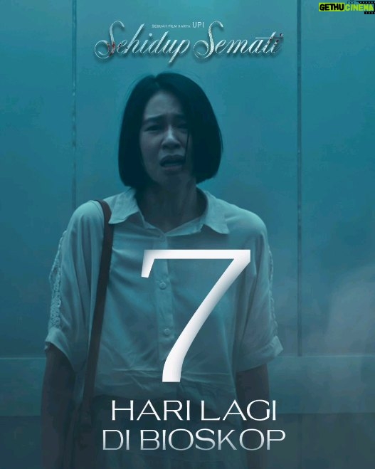 Upi Avianto Instagram - Teror misterius yang menghantui rumah tangga Renata semakin dekat. Suara langkah kaki di tengah malam. Bayangan hitam yang berkeliaran di sudut ruangan. Apa sebenarnya yang terjadi? Temukan jawabannya di film SEHIDUP SEMATI, 7 HARI LAGI di Bioskop. @sehidupsematifilm #SehidupSemati