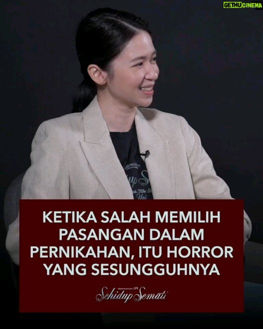 Upi Avianto Instagram - @upirocks menulis skenario film SEHIDUP SEMATI sejak 13 tahun yang lalu untuk mengangkat isu penting mengenai KDRT yang dialami banyak orang. Benarkah salah memilih pasangan dalam pernikahan adalah horor yang sesungguhnya? Saksikan SEHIDUP SEMATI 11 Januari 2024 di Bioskop. @sehidupsematifilm #sehidupsematibersama_alquran