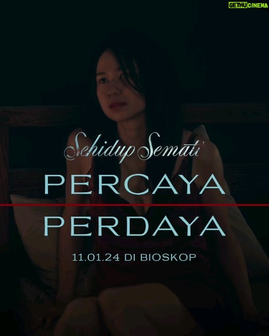 Upi Avianto Instagram - Sudah seharusnya seorang Istri percaya pada Suami. Sebagai seorang kepala keluarga apa yang dilakukannya pasti untuk kebaikan keluarganya. Apa itu benar? SEHIDUP SEMATI tayang di Bioskop 11 Januari 2024. @sehidupsematifilm #SehidupSemati