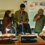 Upi Avianto Instagram - Akhir tahun lalu gue dan team penulis Semesta Aksara @jeffryk_ @wherestheagliolio @zakkydzul mendevelop project serial Ratu Adil dengan ide cerita dari @sigiwimala , hingga menjadi script untuk 8 episode staring @therealdisastr . Series dari @vidiodotcom dan @fontier.pictures diproduced @timobros disutradarai @tommydewo @ginantirona