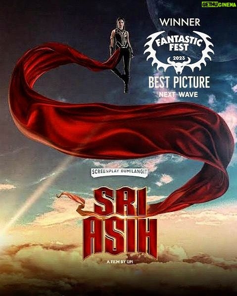 Upi Avianto Instagram - Sri Asih mendapatkan Best Picture di kategori Next Wave Features competition di Fantastic Fest 2023, Austin Texas. Festival Film Genre terbesar di Amerika. Selamat buat teman-teman crew, produser, dan cast semua ♥️.