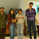 Upi Avianto Instagram - Akhir tahun lalu gue dan team penulis Semesta Aksara @jeffryk_ @wherestheagliolio @zakkydzul mendevelop project serial Ratu Adil dengan ide cerita dari @sigiwimala , hingga menjadi script untuk 8 episode staring @therealdisastr . Series dari @vidiodotcom dan @fontier.pictures diproduced @timobros disutradarai @tommydewo @ginantirona