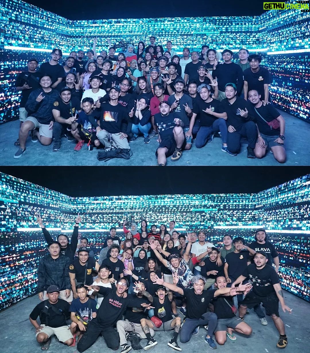 Upi Avianto Instagram - Semalam shooting film Sehidup Semati akhirnya kelar. Terimakasih untuk semua CREW dan CAST yang LUARRR BIASAAA untuk kerjasamanya, sinerginya, semangatnya, kebersamaannya, keuletannya yang tak kenal lelah meskipun sebenernya lelah π
, serta dedikasinya untuk film kita ini.. πβ₯οΈπ€. Dan terimakasih khususnya untuk Pak Bro @chandparwez @starvisionplus yang sudah merealisasikan script ini menjadi sebuah film π€β₯οΈ. Terimakasih semuaaaa.... Gue gak tag satu2 saking banyaknya but you know who you are. I love you guys!! Gue hajaaarrr lo yaaaa!! π
πβ₯οΈπ€