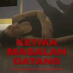 Upi Avianto Instagram - The Making of Sri Asih Part 3. Masalah datang bertubi-tubi, visi penciptaan Sri Asih diuji. Selamat menonton perjuangan @upirocks, @pevpearce dan semua kru mewujudkan Sri Asih! #SriAsih