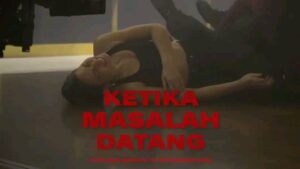 Upi Avianto Instagram - The Making of Sri Asih Part 3.

Masalah datang bertubi-tubi, visi penciptaan Sri Asih diuji. Selamat menonton perjuangan @upirocks, @pevpearce dan semua kru mewujudkan Sri Asih!

#SriAsih