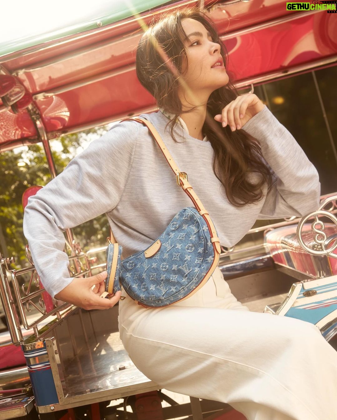 Urassaya Sperbund Instagram - Tuktuk adventures = always a good idea 🛺 #LVRemix @louisvuitton