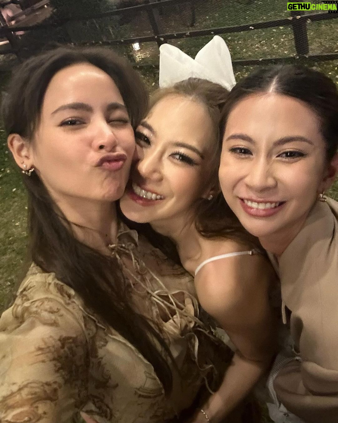 Urassaya Sperbund Instagram - Beautiful beautiful wedding with my person @tibbiee 💕 so very happy for you @nattynantanat and @mannyyy.l