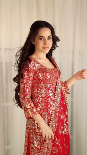 Urfi Javed Instagram - Outfit @abujanisandeepkhosla
This Georgeous wig is from @nishhair