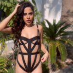 Urfi Javed Instagram - Shameless , distasteful, vulgar but still so pretty 🤌🏻😋