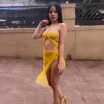 Urfi Javed Instagram - What is this obnoxious way of dressing up Uorfi ? 📍 @experiencebarrel