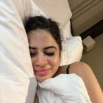 Urfi Javed Instagram - Hi guys I’m not dead , just spreading awareness about hangovers . When you’re drinking , you feel so alive , the next day , you feel dead 💀 but you don’t really die . Sorry the dead ain’t deading