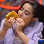Urfi Javed Instagram – The only naked I’m getting is the NEW Naked Veggie Taco Combo that comes with unlimited Pepsi Black from @tacobellindia The plant based protein shell is juicy, crispy, and needs to be in your life immediately. 

#GetNaked #NewNakedTacos #Collab