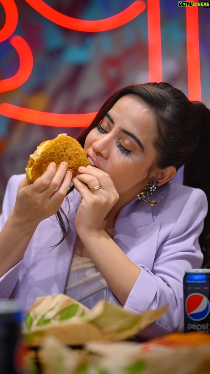 Urfi Javed Instagram - The only naked I’m getting is the NEW Naked Veggie Taco Combo that comes with unlimited Pepsi Black from @tacobellindia The plant based protein shell is juicy, crispy, and needs to be in your life immediately. #GetNaked #NewNakedTacos #Collab