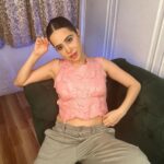 Urfi Javed Instagram – The bubblegum top 
😋😋 
Made from chewing gum