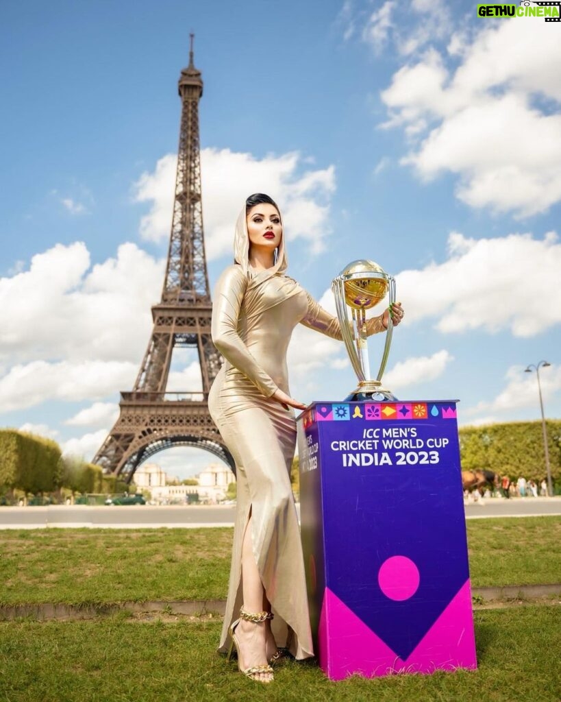 Urvashi Rautela Instagram - FIRST ACTOR TO OFFICIALLY LAUNCH & UNVEIL “CRICKET WORLD CUP 2023 TROPHY 🏆” AT THE EIFFEL TOWER IN PARIS FRANCE 🇫🇷 #trulyhumbled Thank you @icc @cricketworldcup @france_cricket 🏏 ☆ ☆ ☆ ☆ ☆ ☆ ☆ ☆ #love #UrvashiRautela #UR1 #cricket #CricketWorldCup #India #paris #france #worldcup Eiffel Tower - Paris, France