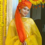 Urvashi Rautela Instagram - 🧡💛 #Day5 🏡 ☆ ☆ ☆ ☆ ☆ ☆ ☆ ☆ #love #UrvashiRautela #UR1 Juhu, Mumbai