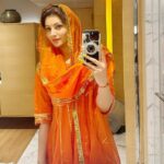 Urvashi Rautela Instagram - Post new 🏡 #poojarituals 🚩🛕 मेरे घर राम आये है: मेरे घर राम आये है: 🪔 ☆ ☆ ☆ ☆ ☆ ☆ ☆ ☆ #love #UrvashiRautela #UR1