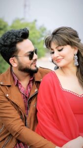 Urvashi Rautela Instagram - Shukriya Gaane Ko Itna Pyaar Dene Ke Liye🧿🧿 . . . #elvishyadav #urvashirautela #reels #elvisharmy #humtohdeewane