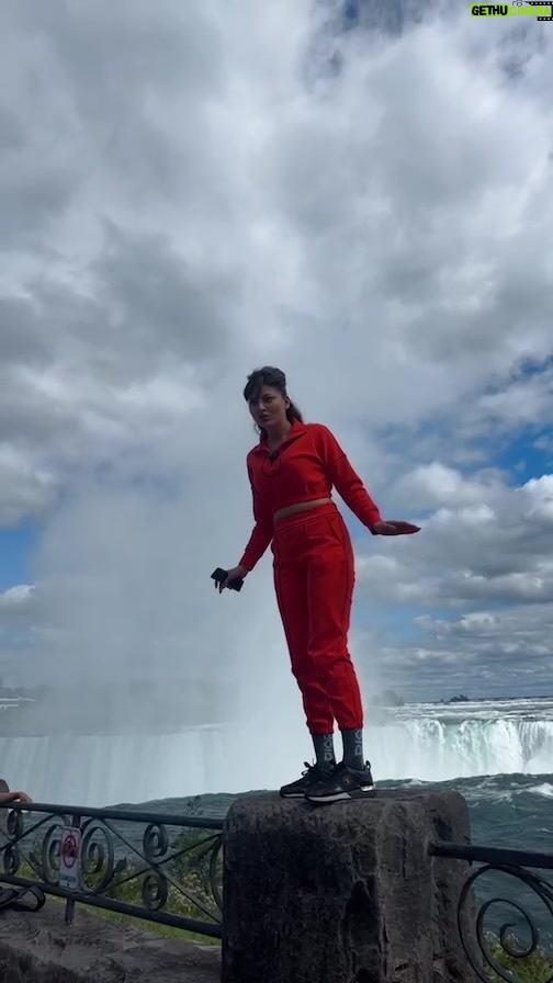 Urvashi Rautela Instagram - #Niagrafalls WOW experience ♥️♥️♥️ Niagara Fall - The Great Falls