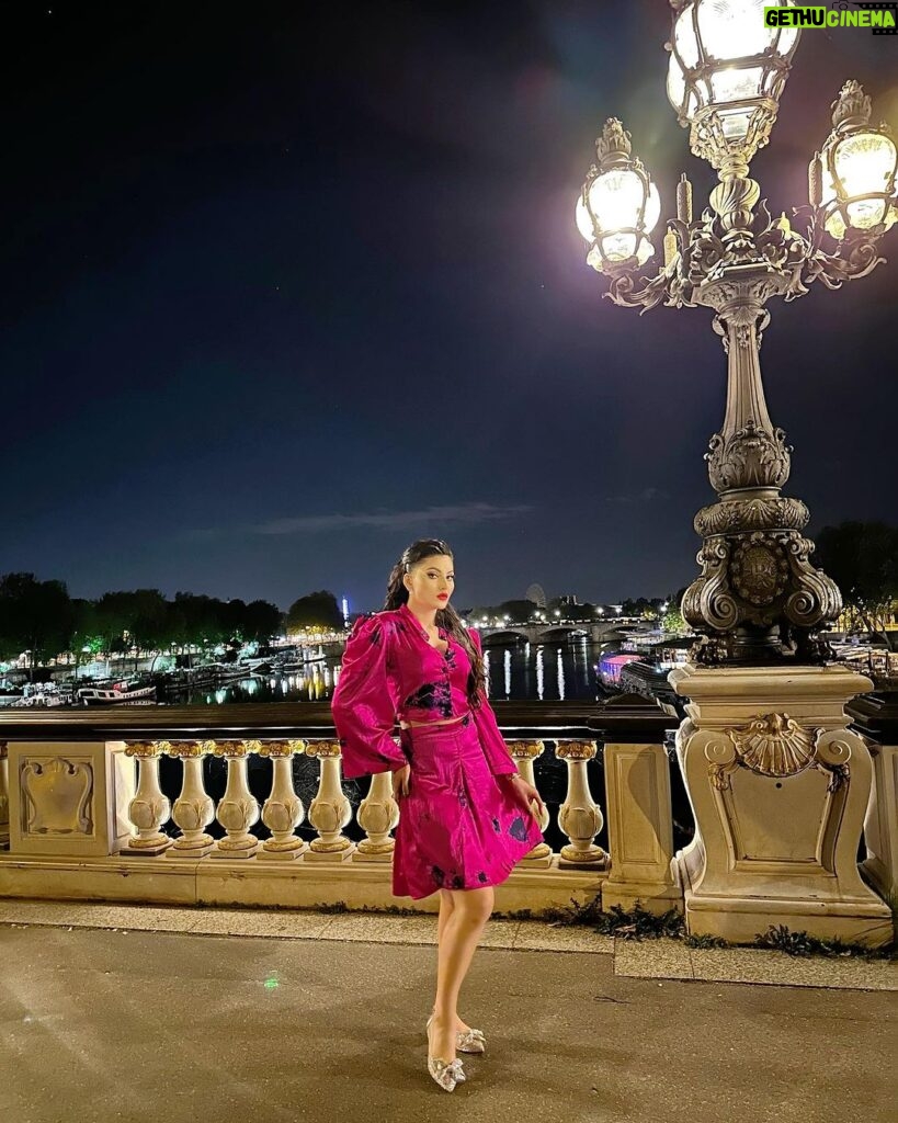 Urvashi Rautela Instagram - Falling in love is easy. Falling in love with the same person repeatedly is extraordinary. 💖💗🩷 ☆ ☆ ☆ ☆ ☆ ☆ ☆ ☆ #love #UrvashiRautela #UR1 Pont Alexandre lll, Paris