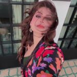 Urvashi Rautela Instagram - Breeze love 🥀🌹❤️🥰