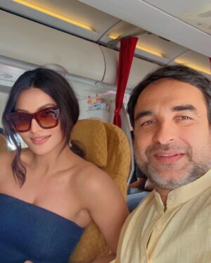 Urvashi Rautela Instagram - Off ✈️ for our next film 🎥 shoot in #barbie 👛🎀 style 💕

☆

☆

☆

☆

☆

☆ 

☆

☆

  #love #UrvashiRautela #UR1 #pankajtripathi #barbie