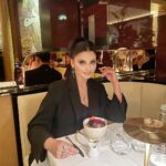 Urvashi Rautela Instagram - Paris Fashion Week 💎 A few days of fashion and beauty, in the City of Light. ☆ ☆ ☆ ☆ ☆ ☆ ☆ ☆ #love #UrvashiRautela #UR1 #pfw #parisfashionweek Jean Imbert au Plaza Athénée