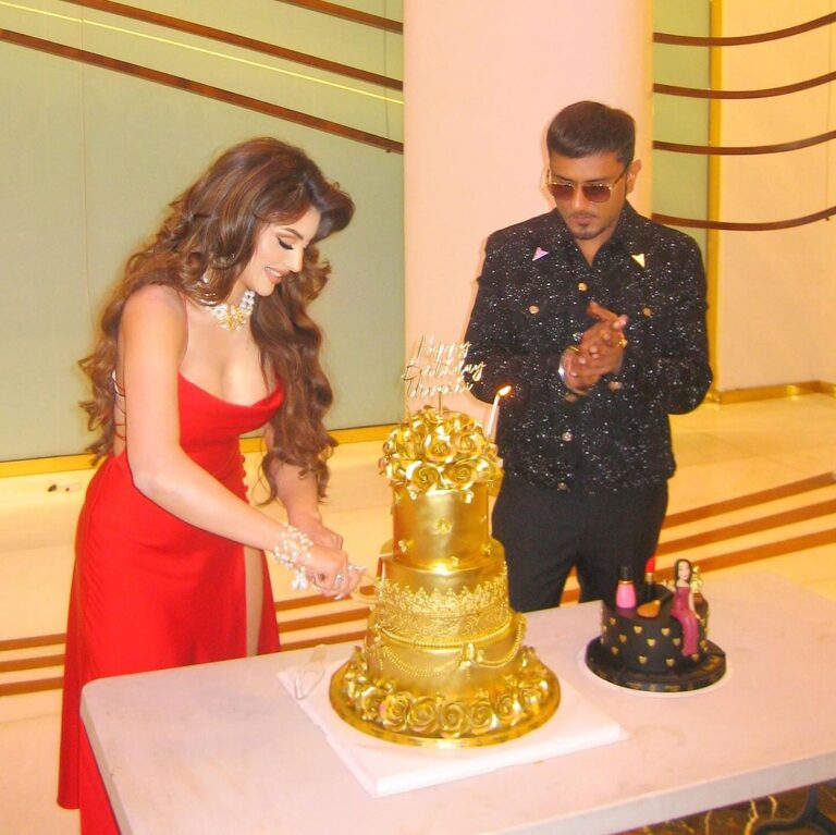 Urvashi Rautela Instagram - #Birthday #BirthdayGirl #24CARATREALGOLDCAKE 🌹❤️ BIRTHDAY CELEBRATIONS ON #LOVEDOSE 2 SETS. Thank you @yoyohoneysingh in the tapestry of my journey, your presence is woven with threads of gratitude. Your tireless efforts and genuine concern for me have crafted a brilliant chapter in my career. Words falter in capturing the depth of my emotions for you. ☆ ☆ ☆ ☆ ☆ ☆ ☆ ☆ #love #UrvashiRautela #UR1 #UR7 #happybirthday #birthday #yoyohoneysingh #yoyo #honeysingh ★ Happy Birthday to You ★