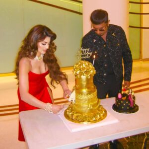 Urvashi Rautela Instagram - #Birthday #BirthdayGirl #24CARATREALGOLDCAKE 🌹❤️ BIRTHDAY CELEBRATIONS ON #LOVEDOSE 2 SETS. Thank you @yoyohoneysingh in the tapestry of my journey, your presence is woven with threads of gratitude. Your tireless efforts and genuine concern for me have crafted a brilliant chapter in my career. Words falter in capturing the depth of my emotions for you.

☆

☆

☆

☆

☆

☆ 

☆

☆

  #love #UrvashiRautela #UR1 #UR7 #happybirthday #birthday #yoyohoneysingh #yoyo #honeysingh
