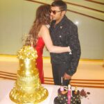 Urvashi Rautela Instagram - #Birthday #BirthdayGirl #24CARATREALGOLDCAKE 🌹❤️ BIRTHDAY CELEBRATIONS ON #LOVEDOSE 2 SETS. Thank you @yoyohoneysingh in the tapestry of my journey, your presence is woven with threads of gratitude. Your tireless efforts and genuine concern for me have crafted a brilliant chapter in my career. Words falter in capturing the depth of my emotions for you. ☆ ☆ ☆ ☆ ☆ ☆ ☆ ☆ #love #UrvashiRautela #UR1 #UR7 #happybirthday #birthday #yoyohoneysingh #yoyo #honeysingh ★ Happy Birthday to You ★