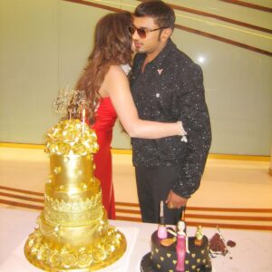 Urvashi Rautela Instagram - #Birthday #BirthdayGirl #24CARATREALGOLDCAKE 🌹❤️ BIRTHDAY CELEBRATIONS ON #LOVEDOSE 2 SETS. Thank you @yoyohoneysingh in the tapestry of my journey, your presence is woven with threads of gratitude. Your tireless efforts and genuine concern for me have crafted a brilliant chapter in my career. Words falter in capturing the depth of my emotions for you.

☆

☆

☆

☆

☆

☆ 

☆

☆

  #love #UrvashiRautela #UR1 #UR7 #happybirthday #birthday #yoyohoneysingh #yoyo #honeysingh