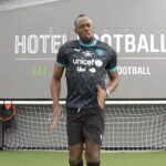 Usain Bolt Instagram - The grind doesn’t stop just because you’re wearing flippers. 🤿 @UsainBolt x @SoccerAid: Let’s do this ⚡️ #SoccerAid 🎟️ Link in bio! See you there on Sunday 11 June 💙