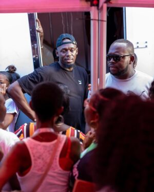 Usain Bolt Instagram - Just kid from the country!!!

Always a joy to give back to my community #Thankul ♾️🙌🏿🎁✨

No matter what I will never forget where I’m from 🔗 

📸 @_jayenigma