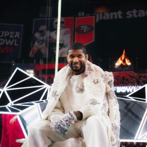 Usher Instagram - “Mama we made it!” 🙌🏾 30 years in the making and I’m just getting started…