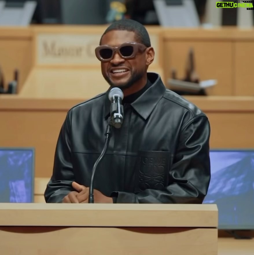 Usher Instagram - Honored to be given the 🗝️ to a city that has been my second home for almost 2 years now. You’ve shown me so much love and I’m forever grateful. Thank U @cityoflasvegas for proclaiming October 17th as Usher Raymond Day! 🙏🏾 Las Vegas, Nevada