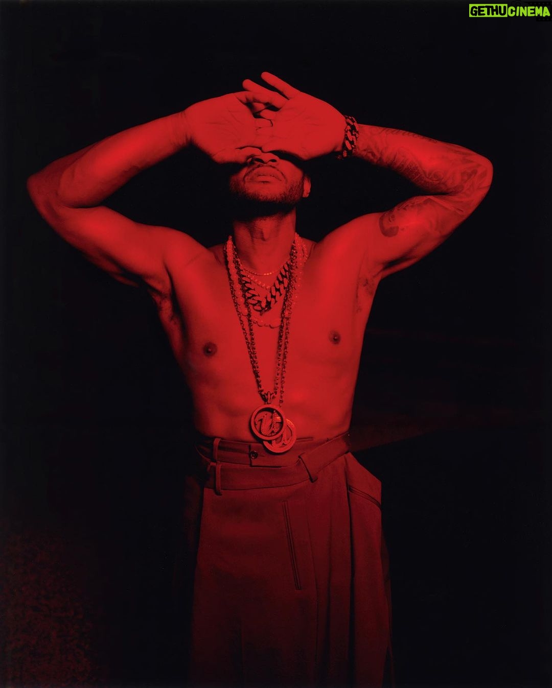 Usher Instagram - @zeitmagazin ππΎ Photos: @philipdanielducasse Styling: @jan.quammie @thewallgroup Writer: @moritzvonuslar Production: @rhiannarule Grooming: Shawn Shizz Porter Make-up: @upscale_artistry Light: Christian Koepenick Photo assistants: Eric Guideng, Eddie Yan Styling assistants: Amelie Apel, Chanti Walker, Sean Barnes Tailor Natalie Knuth