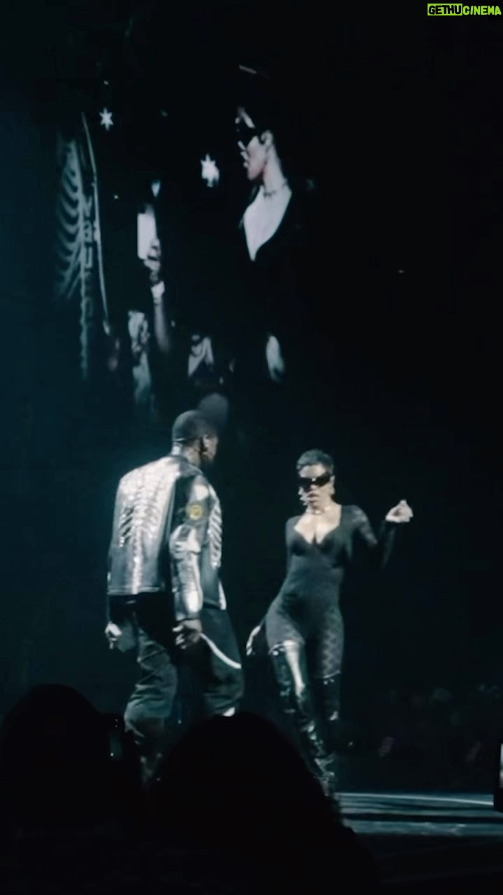 Usher Instagram - The Baddest Girl @teyanataylor 😮💨🙌🏾👑