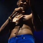 Usher Instagram - It was only right that I did this just for u…GLU…🌹 Tap the link in my bio for the full performance