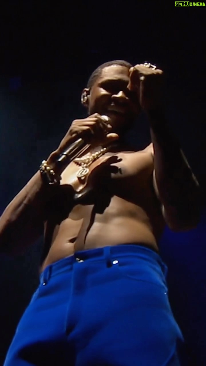 Usher Instagram - It was only right that I did this just for u…GLU…🌹 Tap the link in my bio for the full performance