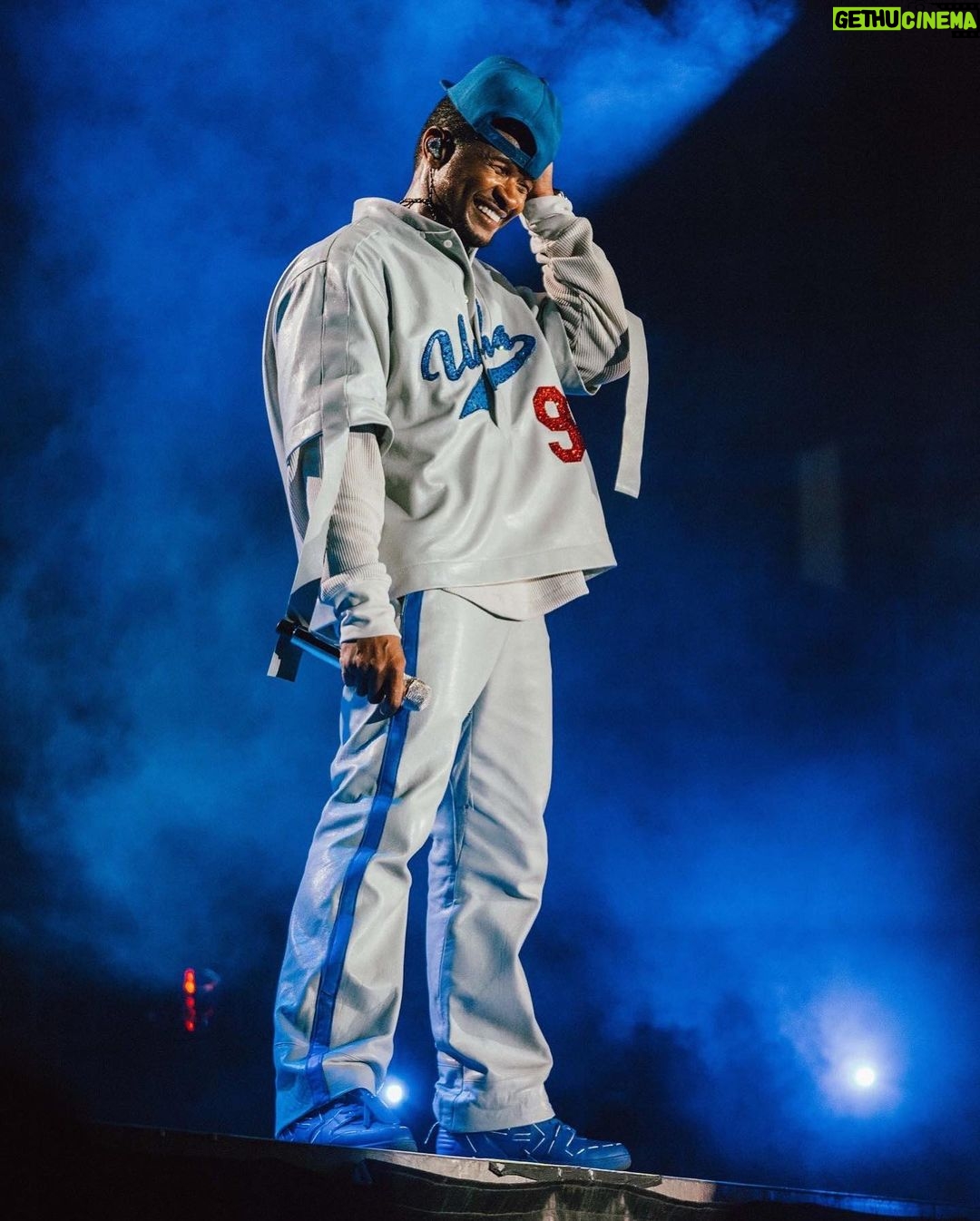 Usher Instagram - Special shout-out to the @dodgersfoundation for having me mannn…Congratulations on 10 years of doing inspiring work in the community of Los Angeles đŸ’™ #LADFGala #BiggerThanBaseball