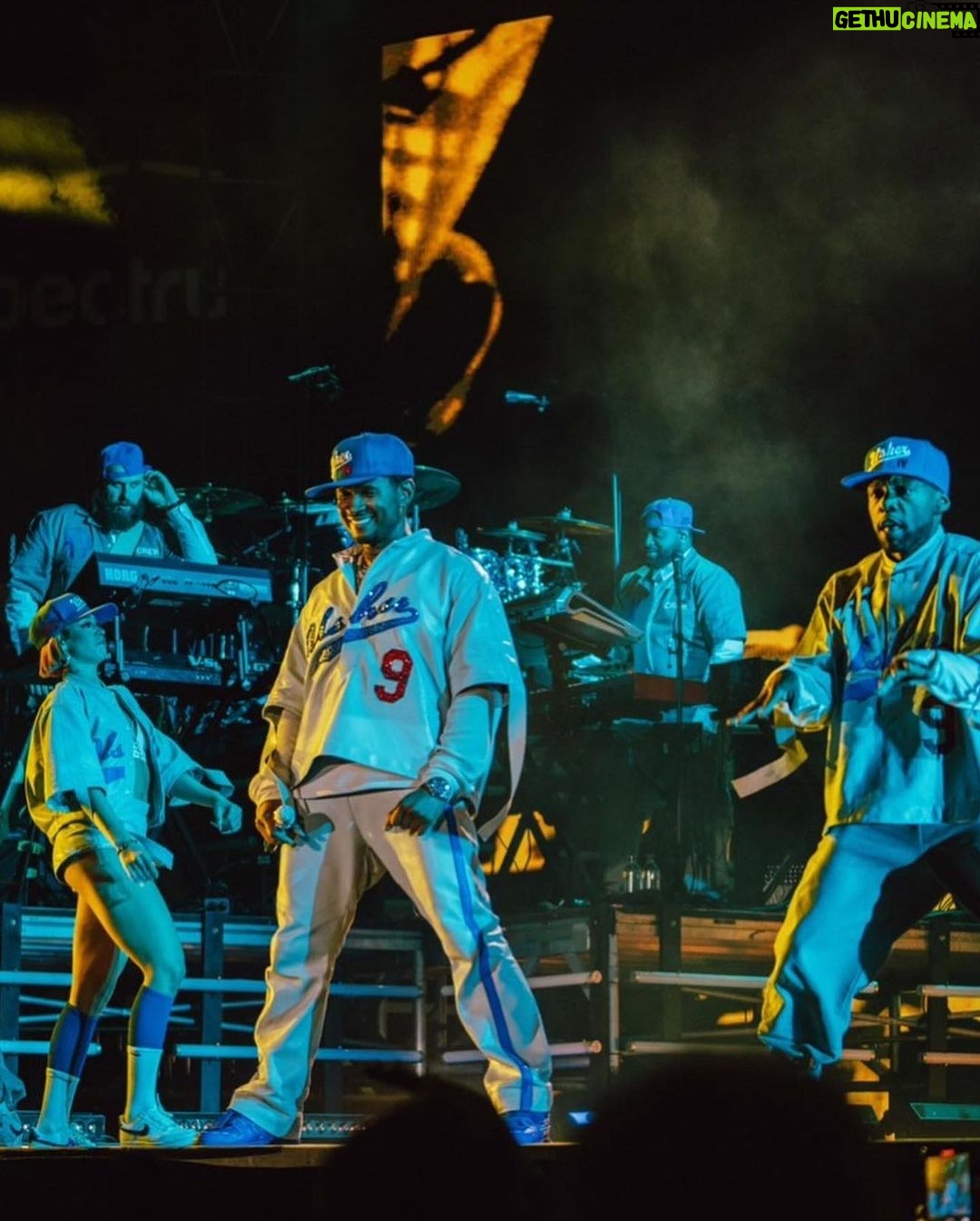 Usher Instagram - Special shout-out to the @dodgersfoundation for having me mannn…Congratulations on 10 years of doing inspiring work in the community of Los Angeles đŸ’™ #LADFGala #BiggerThanBaseball
