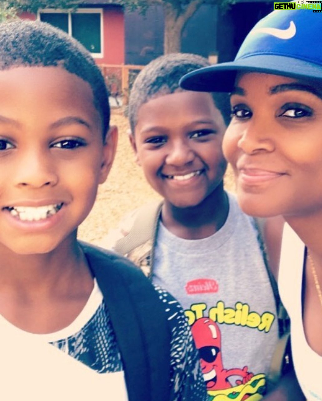 Usher Instagram - Happy Mother’s Day to these three incredible women in my life ❤️ Thank you for the gifts you've given. I appreciate you. Today is a celebration for all the mothers out there and those women who may not have had their own children, but are mothers by nature. I’m also sending love to those who may have lost a mother. Let’s celebrate what it is to be a nurturer…to be a mother 🙏🏾