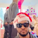 Usher Instagram - Without further ado, Happy Holidays from the Raymond’s 🎅🏾🎄🎁