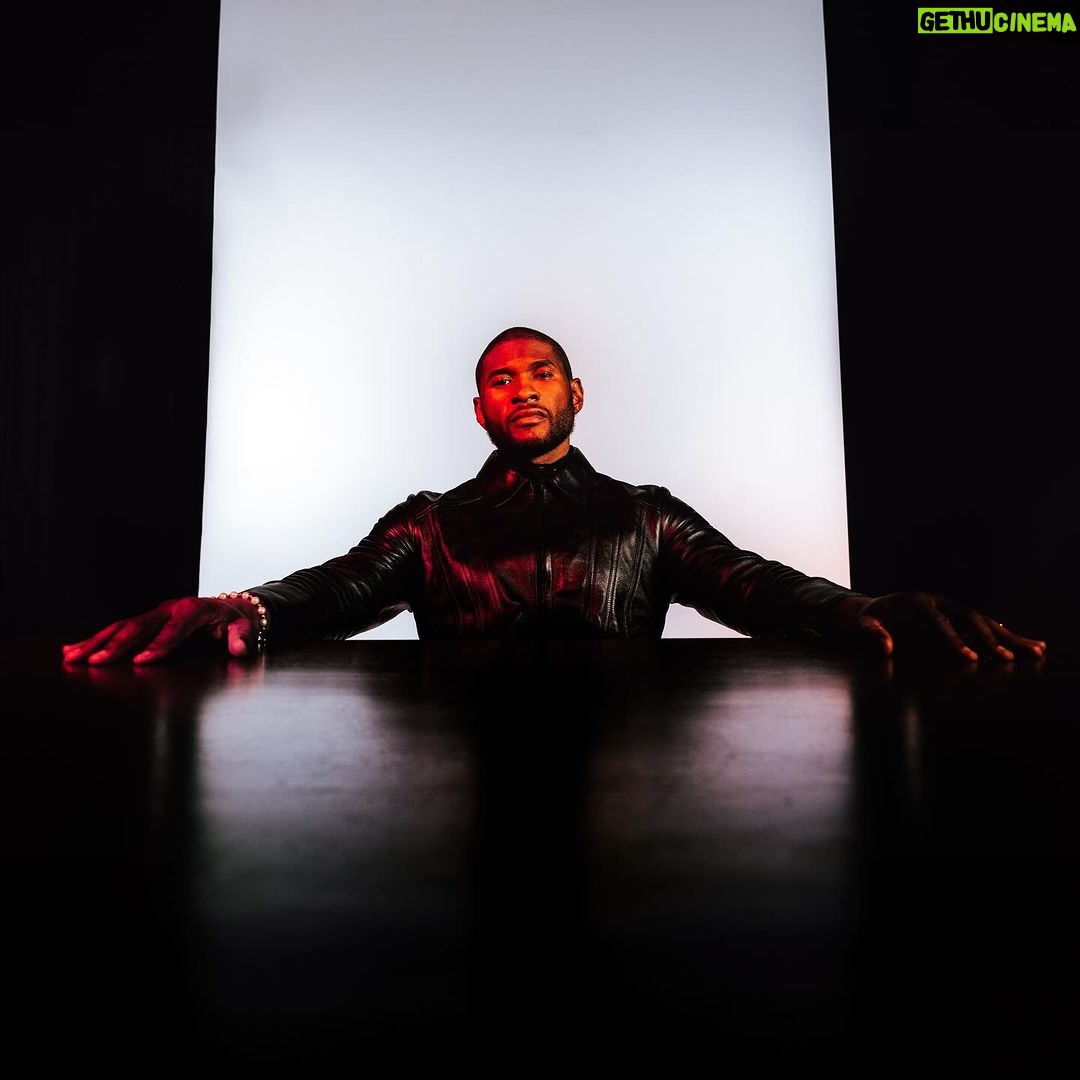 Usher Instagram COMINGHOME debuted at 1 on Top Album Sales Charts